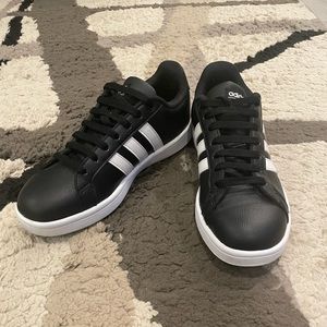 Adidas Grand Court shoes in Black
